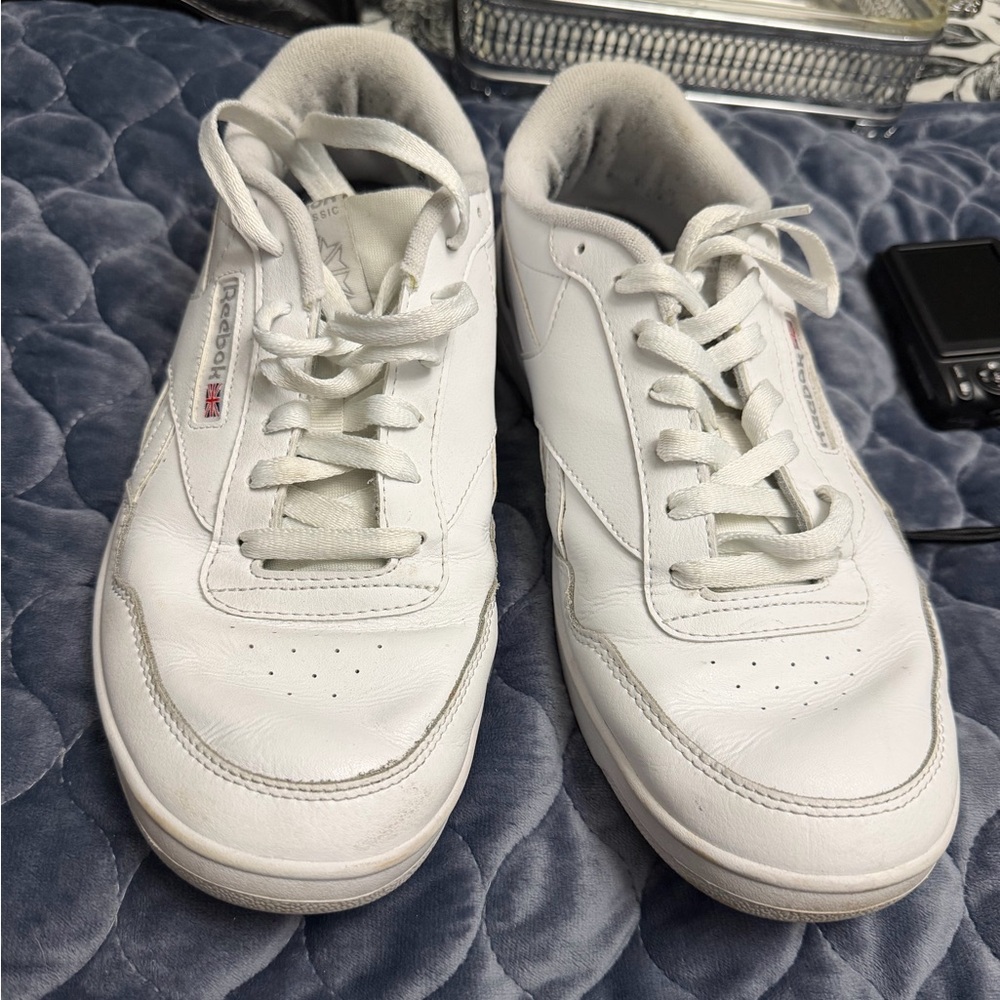 Vintage men’s white Reebok sneakers.  Mens size 10.5